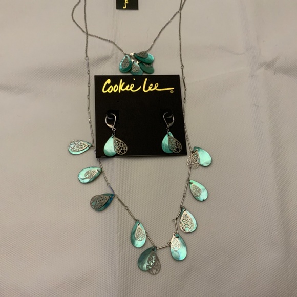 S9/ NWT 19” Cookie Lee Necklace & Earring Set 9 - Double Row Green Shell - Picture 2 of 6
